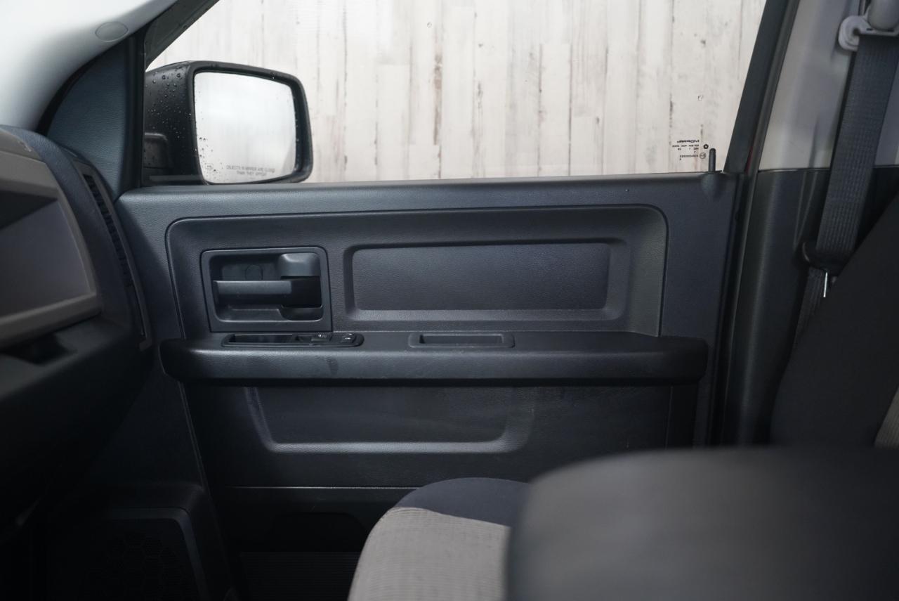 RAM 1500 4WD Quad Cab 140.5" ST 2012