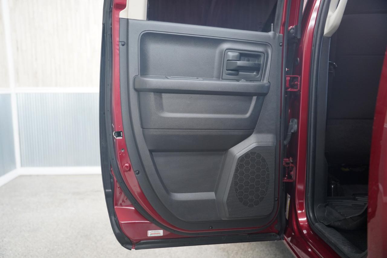 RAM 1500 4WD Quad Cab 140.5" ST 2012