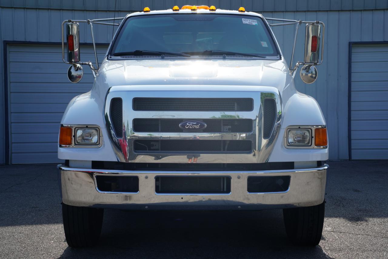Ford Super Duty F-650 Straight Frame Crew Cab XL 2015