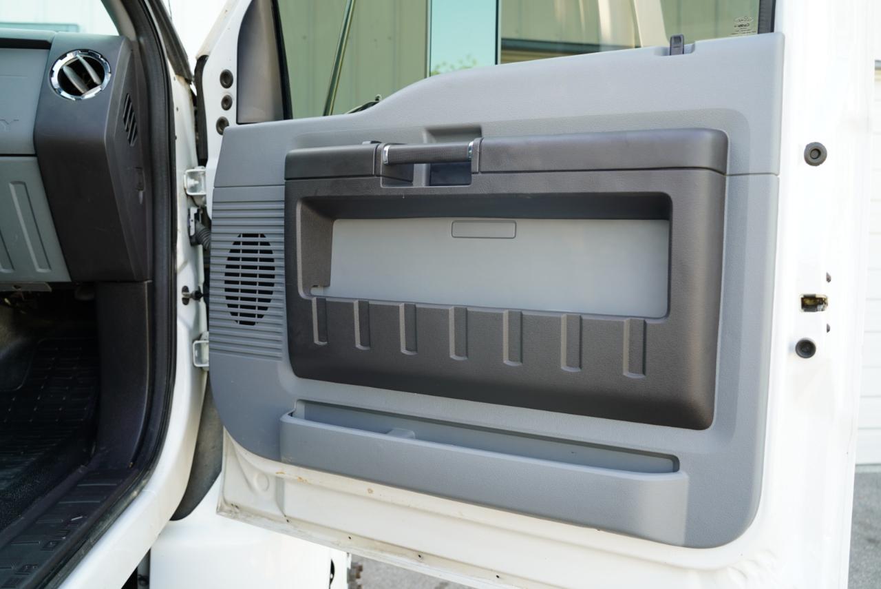 Ford Super Duty F-650 Straight Frame Crew Cab XL 2015