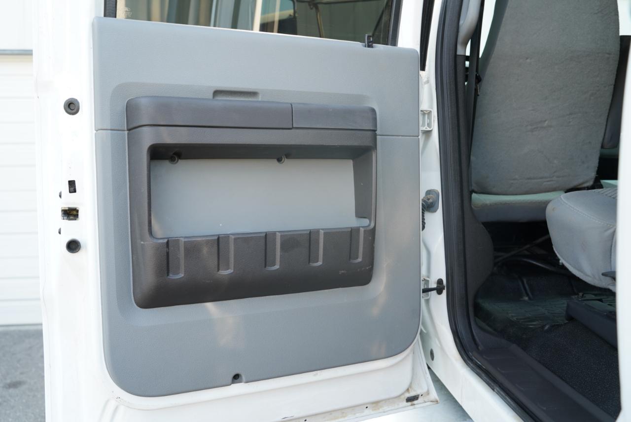 Ford Super Duty F-650 Straight Frame Crew Cab XL 2015