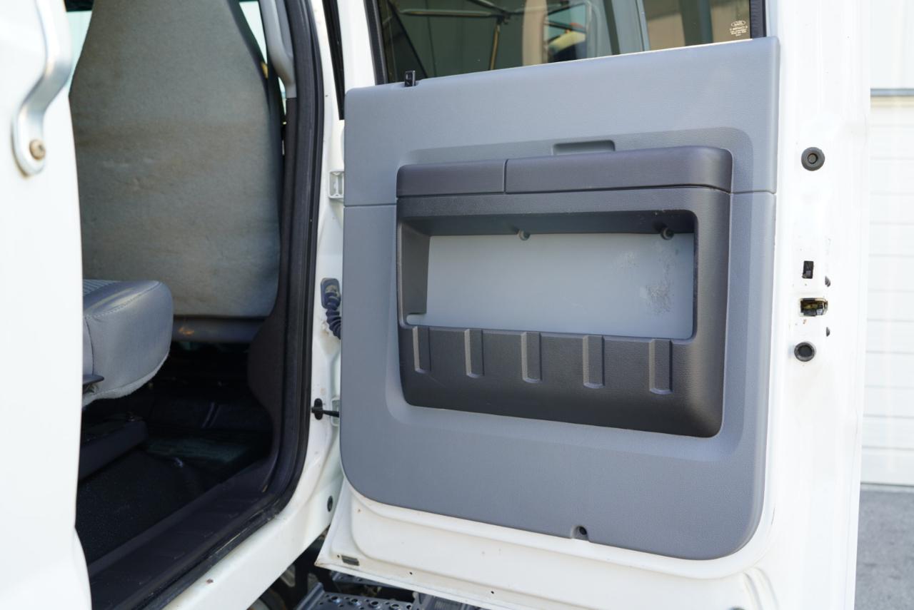Ford Super Duty F-650 Straight Frame Crew Cab XL 2015