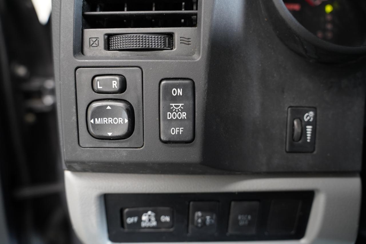 Toyota Tundra 4WD Truck  2012