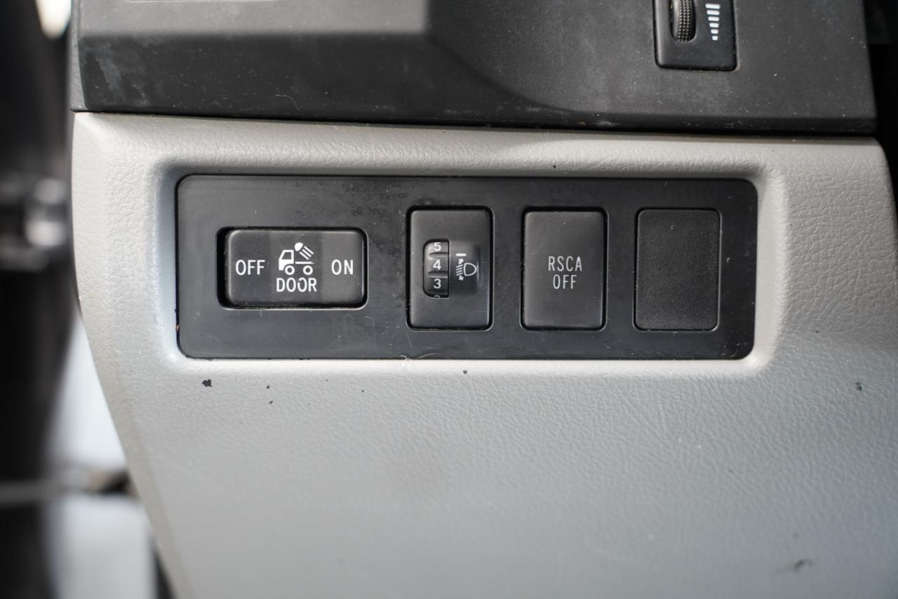 Toyota Tundra 4WD Truck  2012