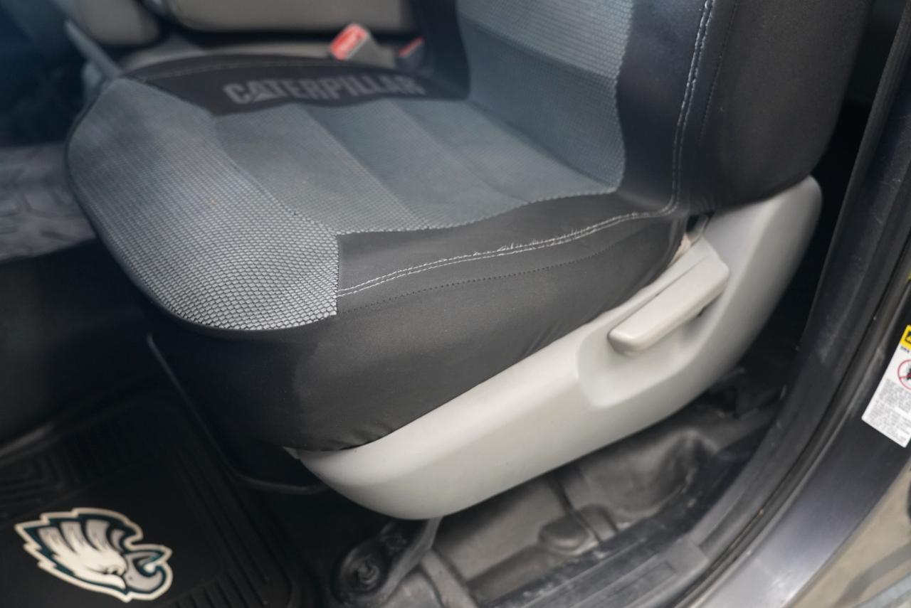 Toyota Tundra 4WD Truck  2012