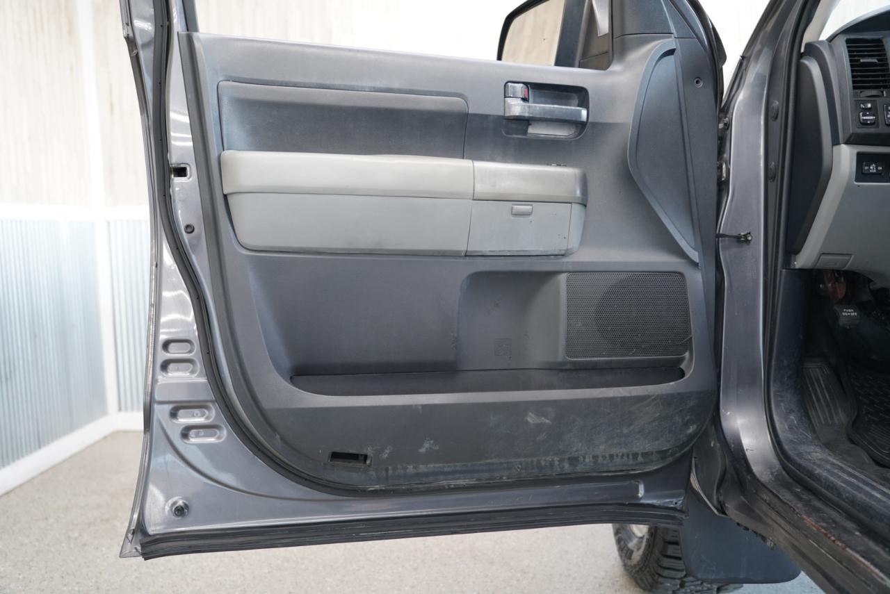 Toyota Tundra 4WD Truck  2012