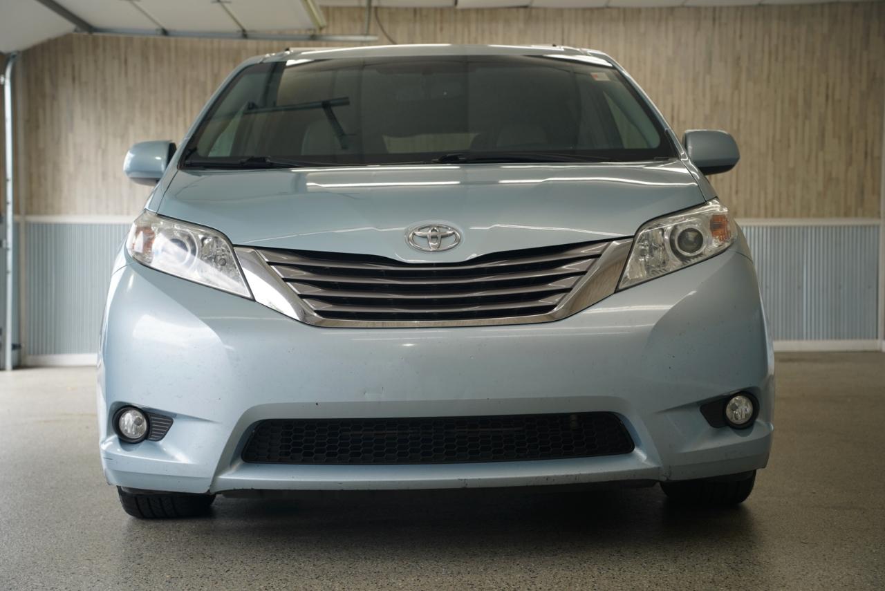 Toyota Sienna XLE 2015