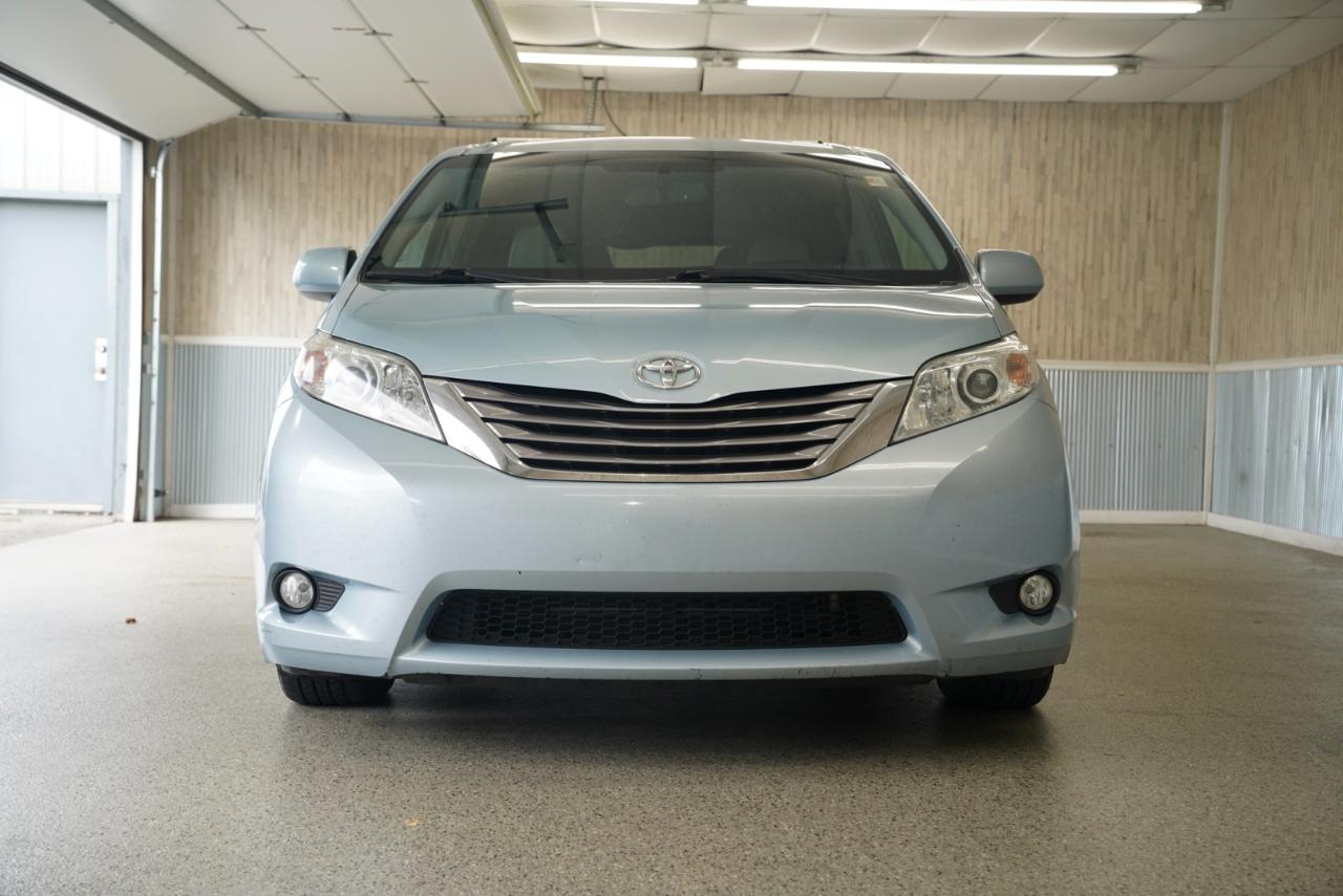 Toyota Sienna XLE 2015