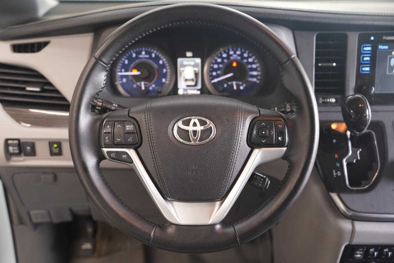 Toyota Sienna XLE 2015