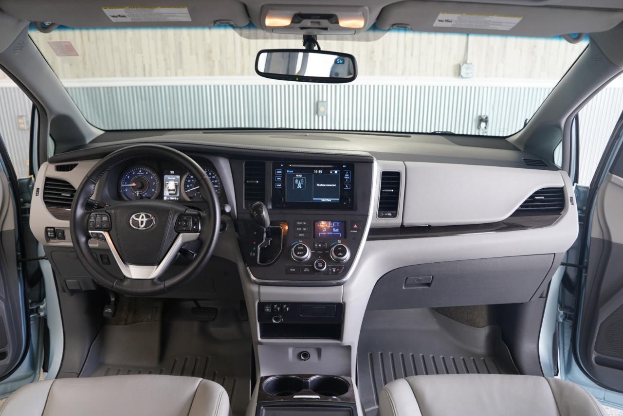 Toyota Sienna XLE 2015