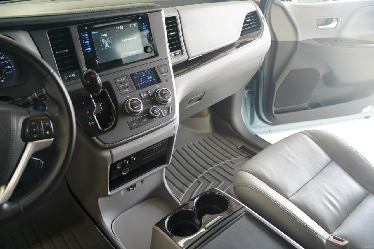 Toyota Sienna XLE 2015