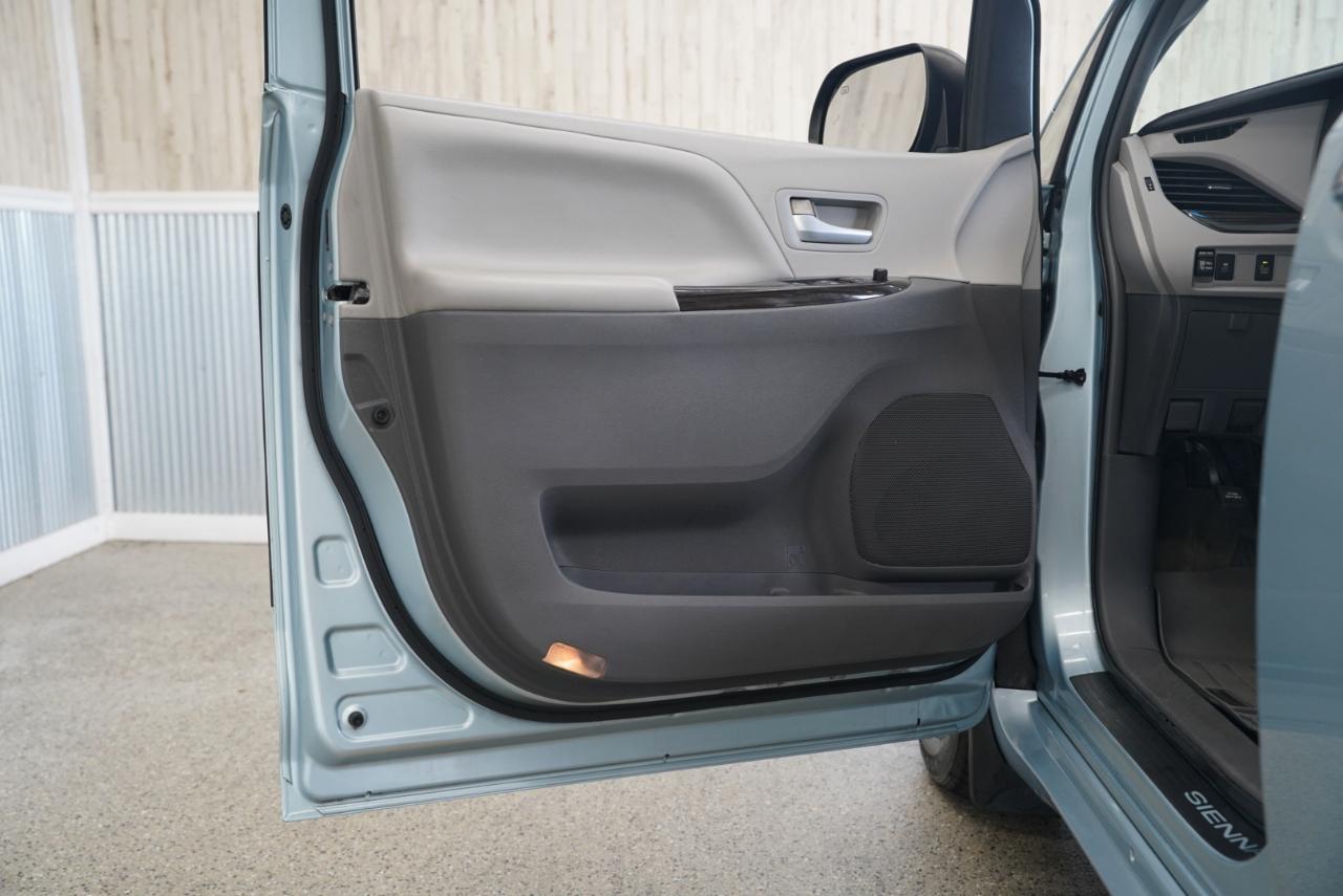 Toyota Sienna XLE 2015