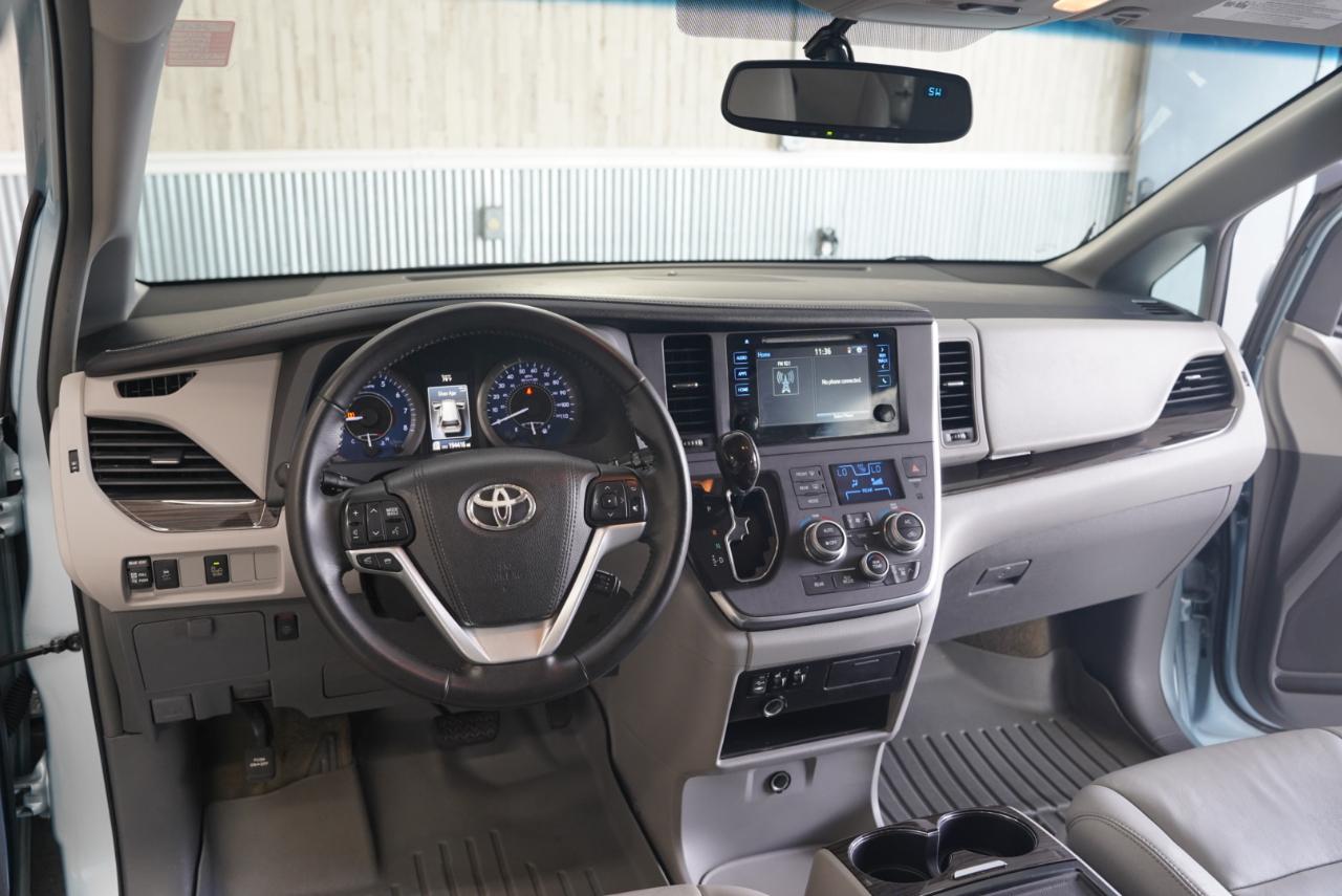 Toyota Sienna XLE 2015