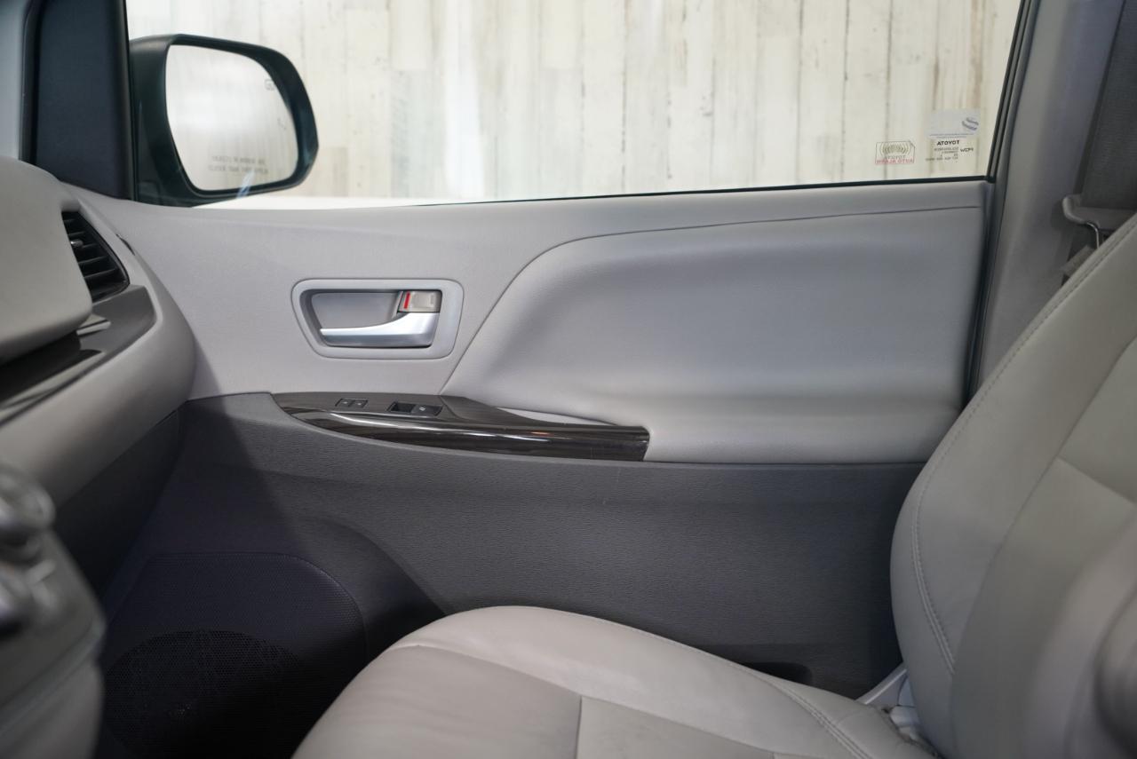Toyota Sienna XLE 2015
