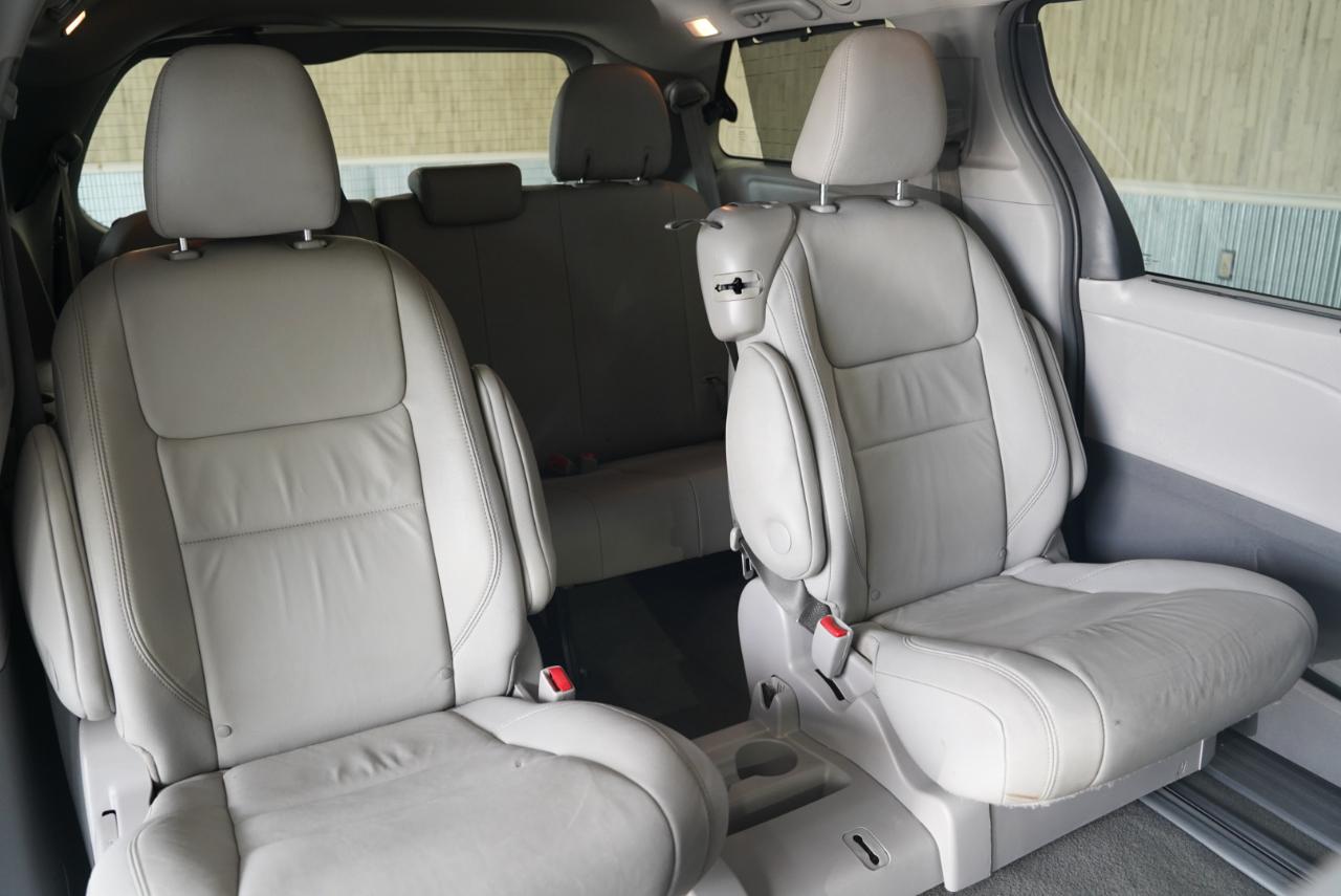 Toyota Sienna XLE 2015