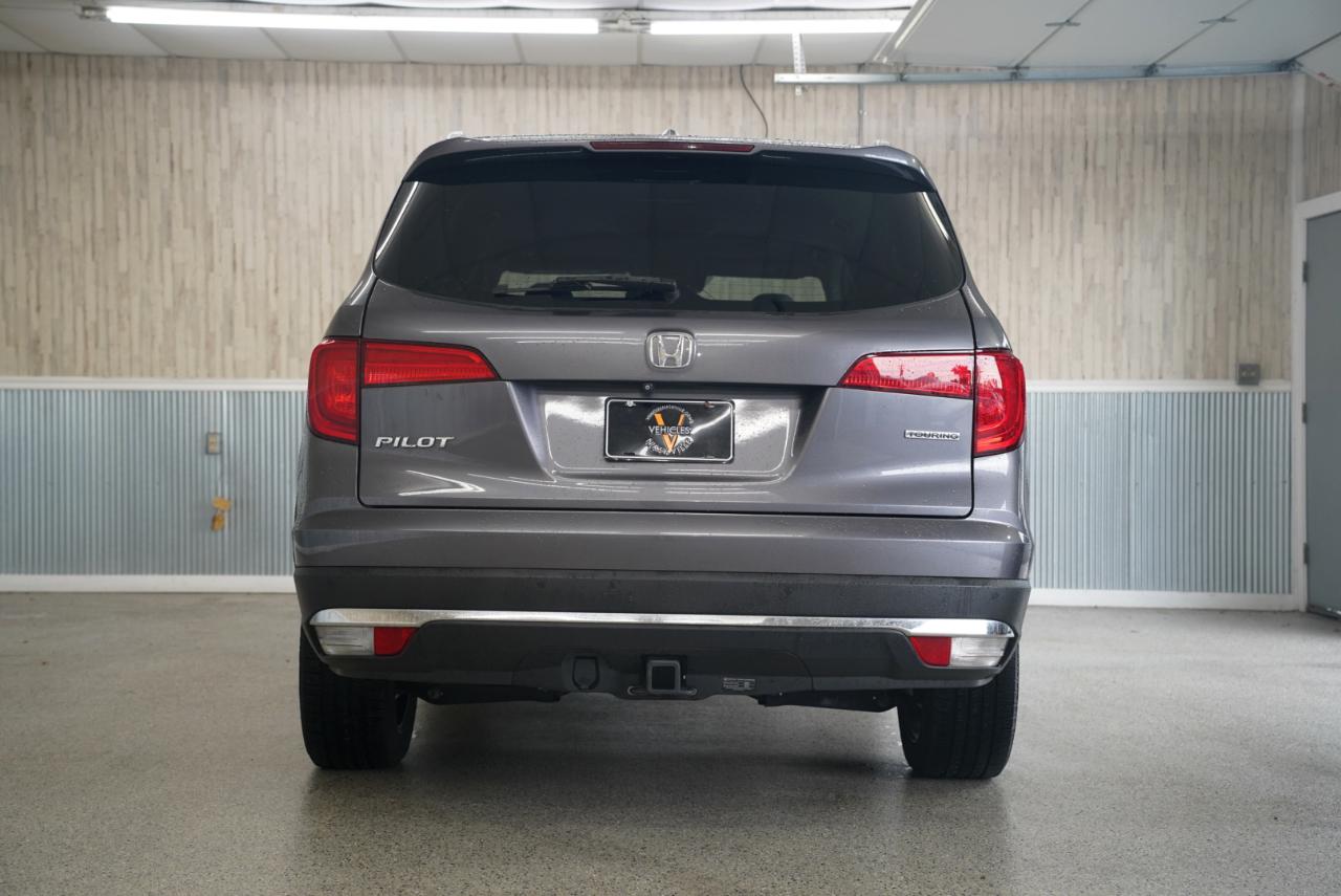 Honda Pilot 2WD 4dr Touring w/RES & Navi 2016