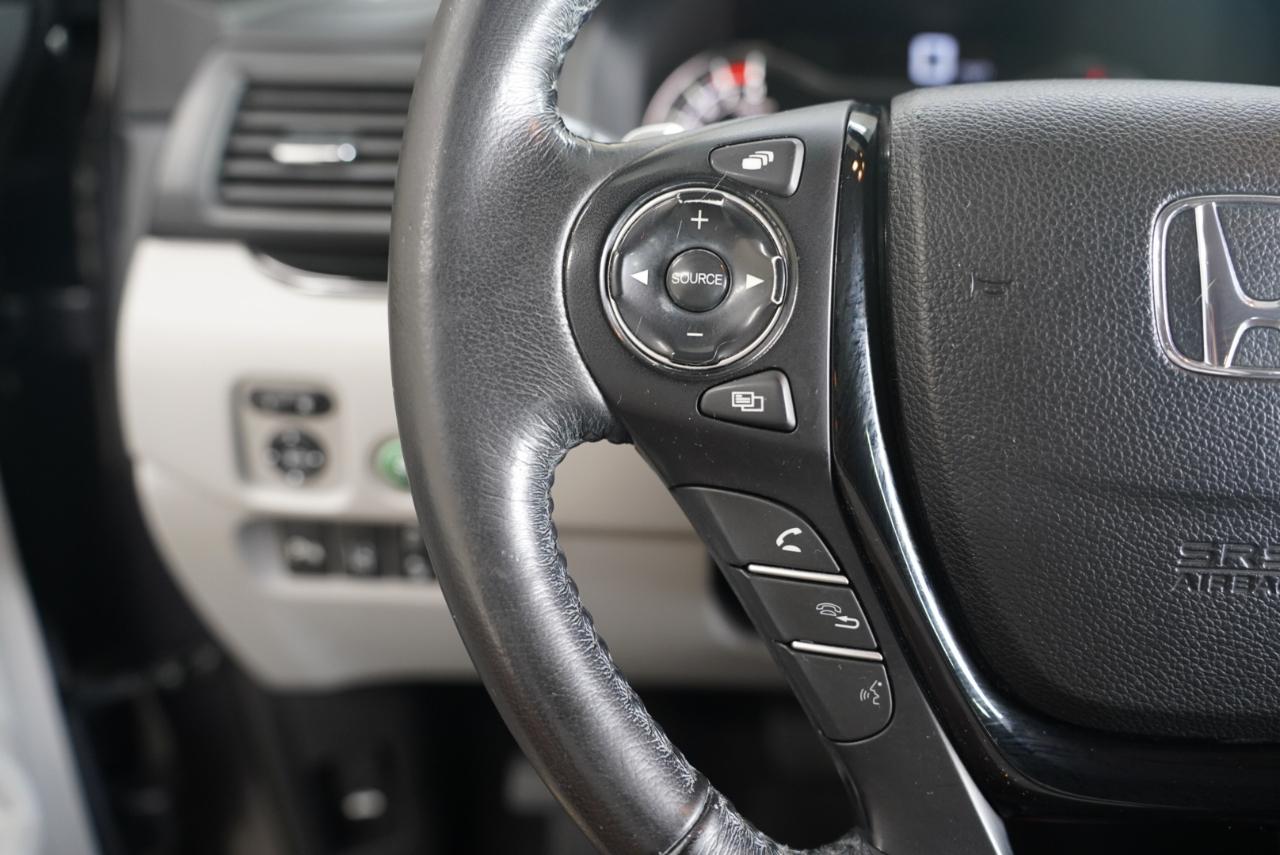 Honda Pilot 2WD 4dr Touring w/RES & Navi 2016