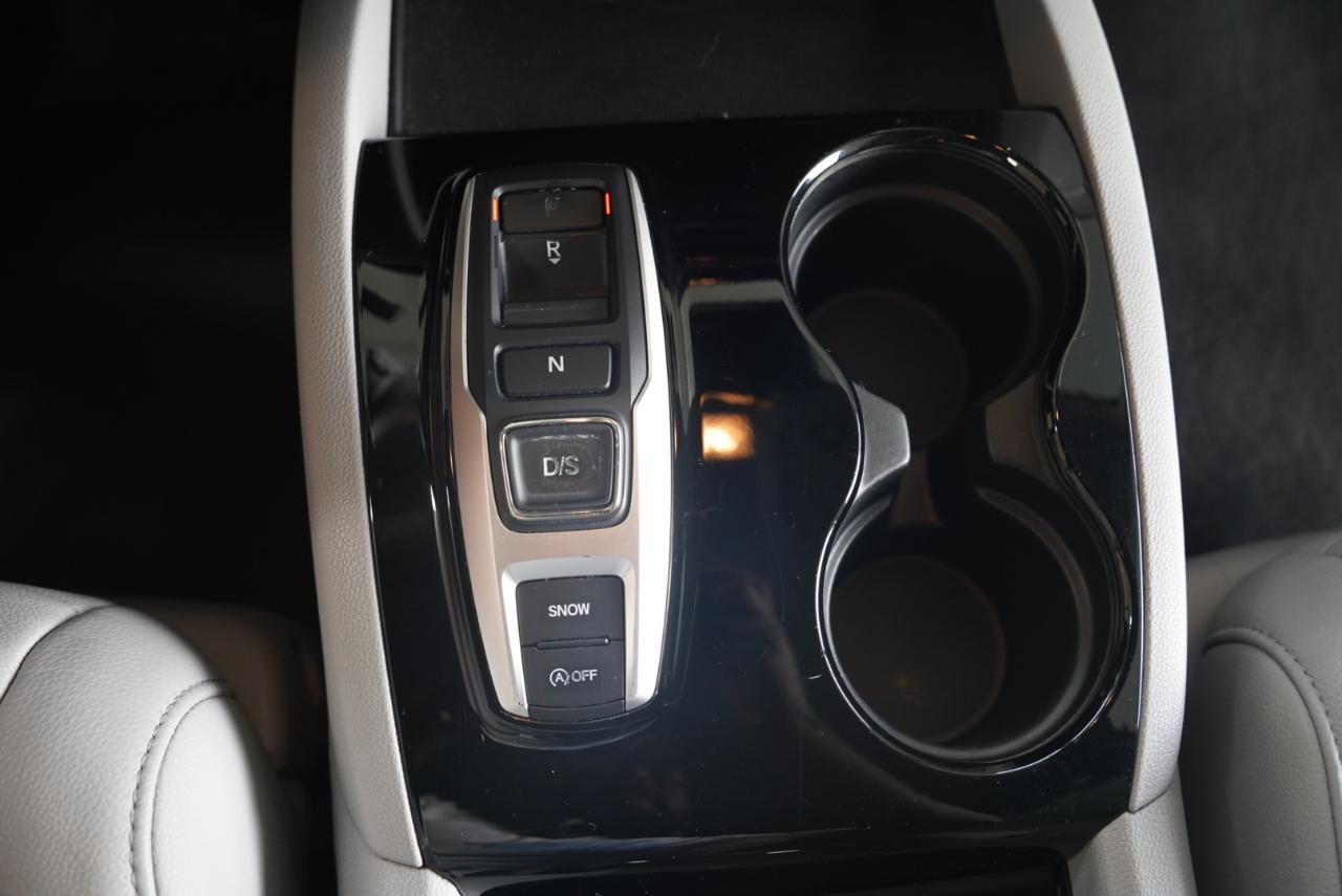 Honda Pilot 2WD 4dr Touring w/RES & Navi 2016