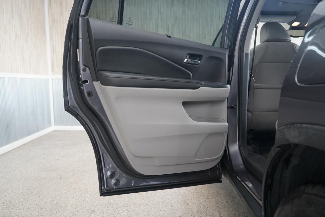 Honda Pilot 2WD 4dr Touring w/RES & Navi 2016
