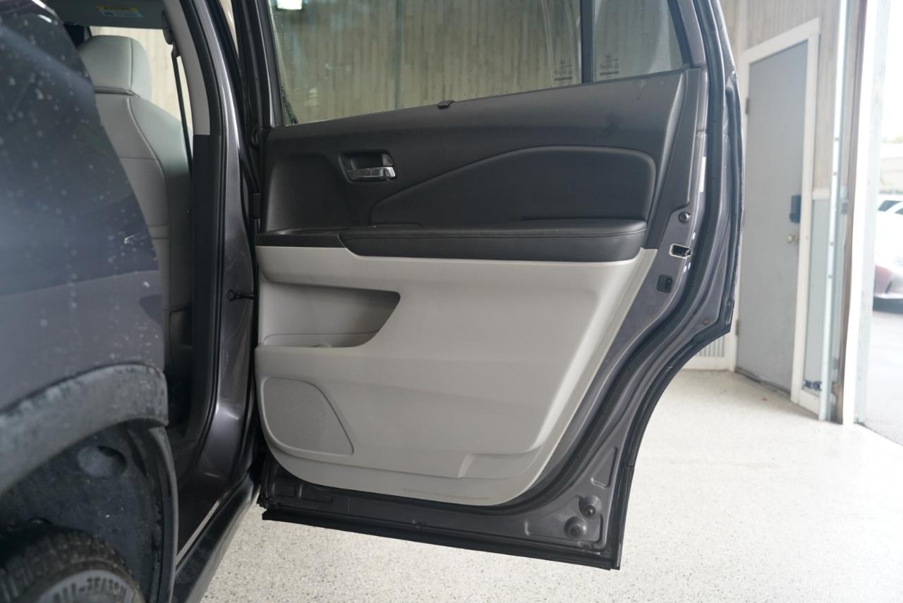 Honda Pilot 2WD 4dr Touring w/RES & Navi 2016