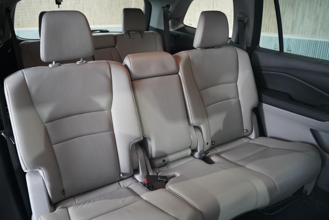 Honda Pilot 2WD 4dr Touring w/RES & Navi 2016