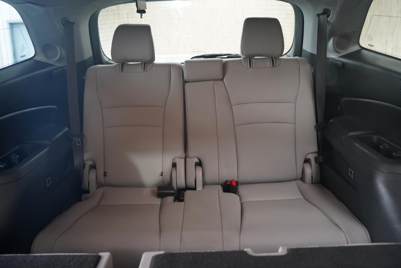 Honda Pilot 2WD 4dr Touring w/RES & Navi 2016