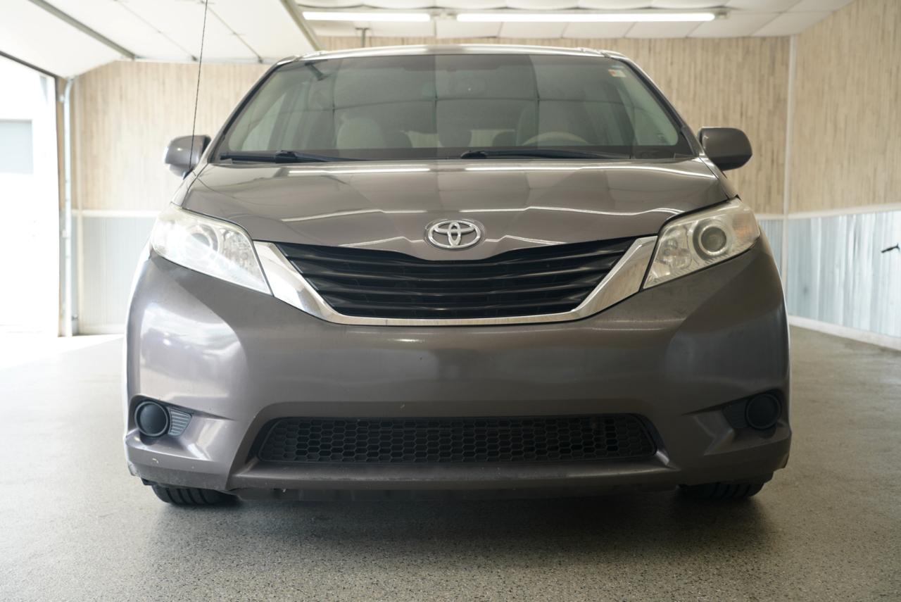 Toyota Sienna  2011
