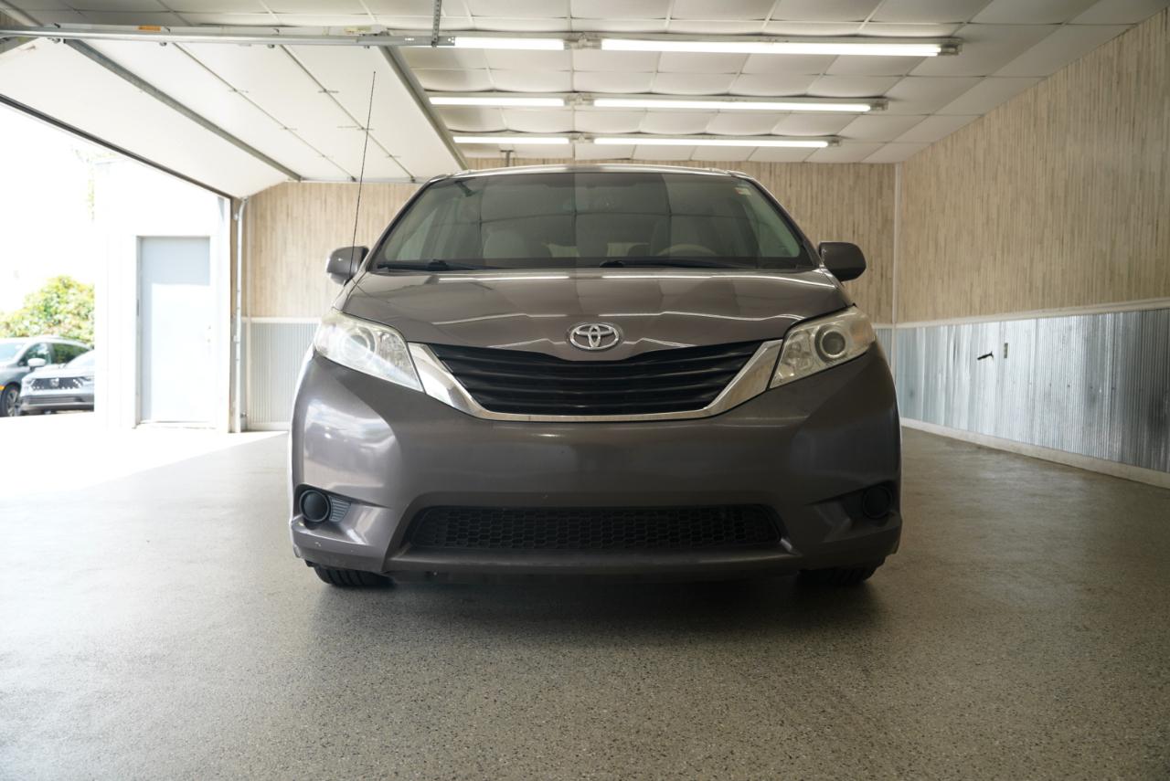 Toyota Sienna  2011