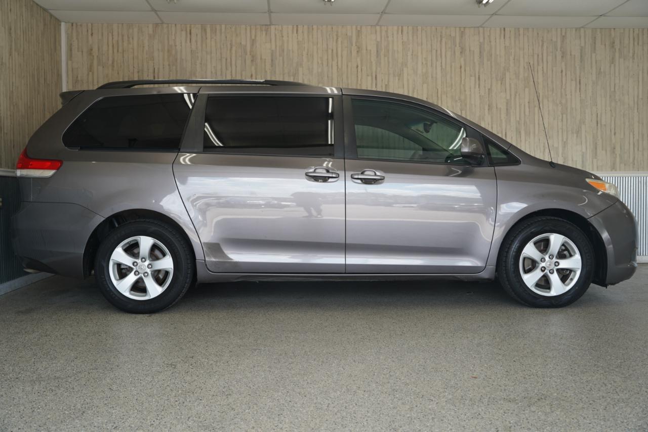 Toyota Sienna  2011