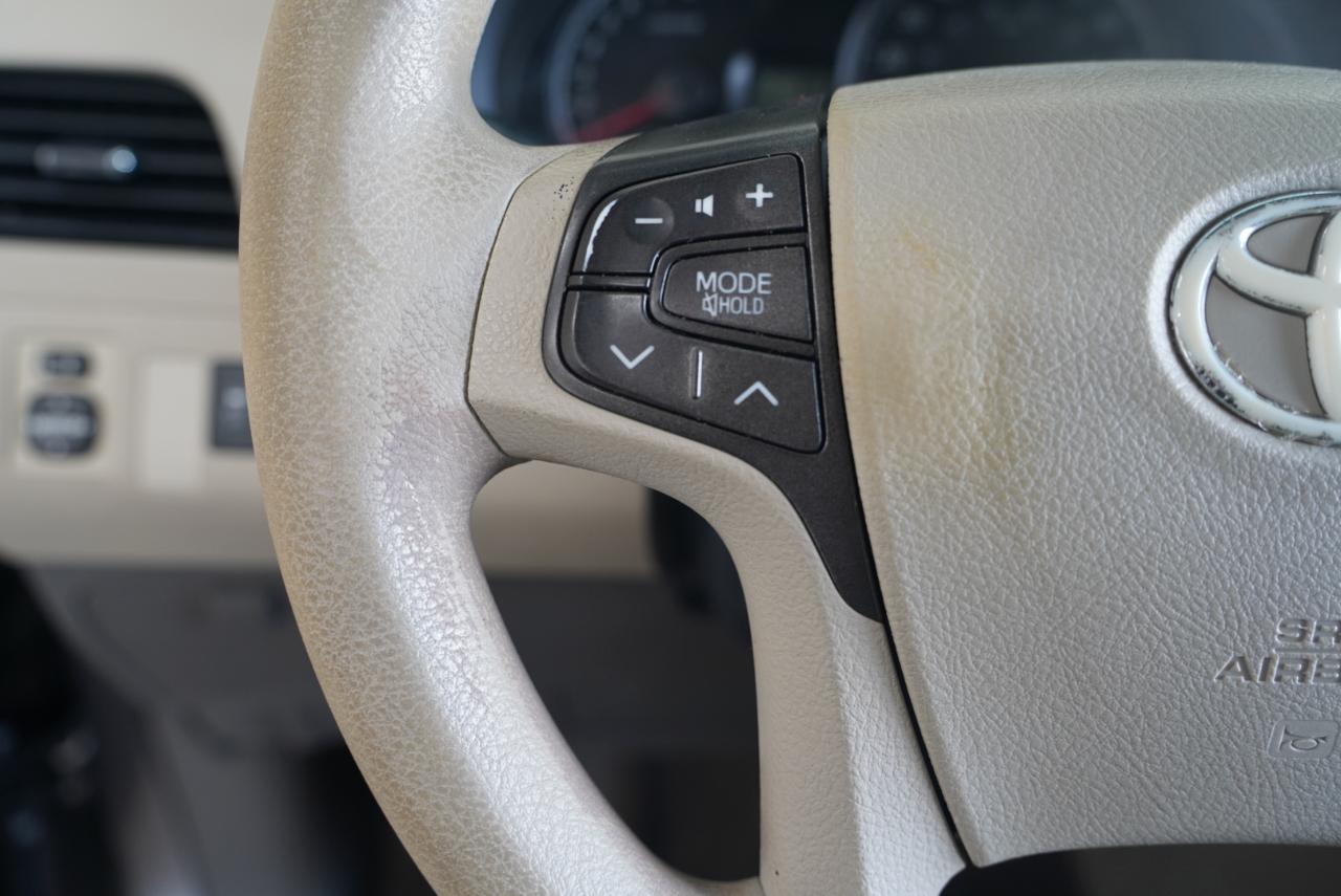Toyota Sienna  2011