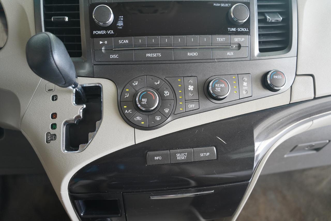 Toyota Sienna  2011