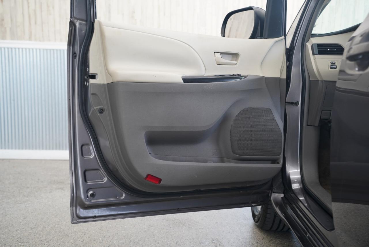 Toyota Sienna  2011
