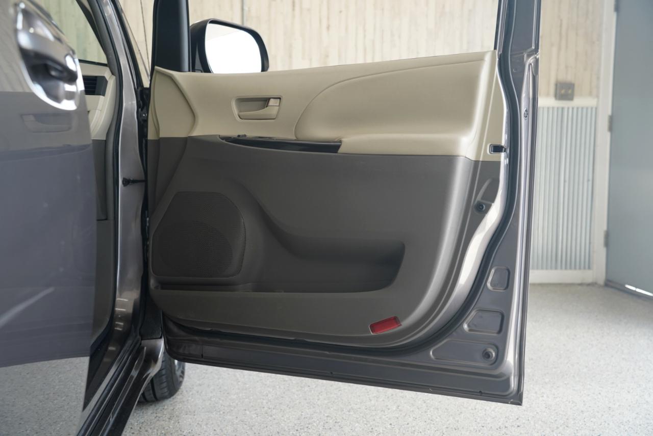 Toyota Sienna  2011
