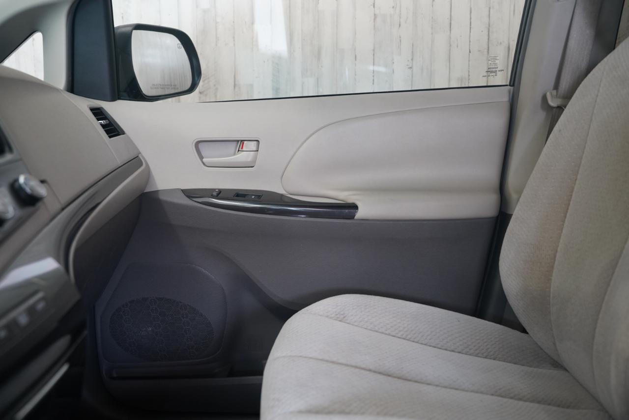 Toyota Sienna  2011