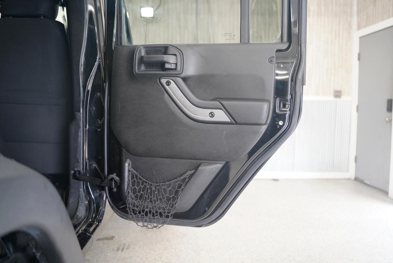 Jeep Wrangler Unlimited 4WD 4dr Sport 2015