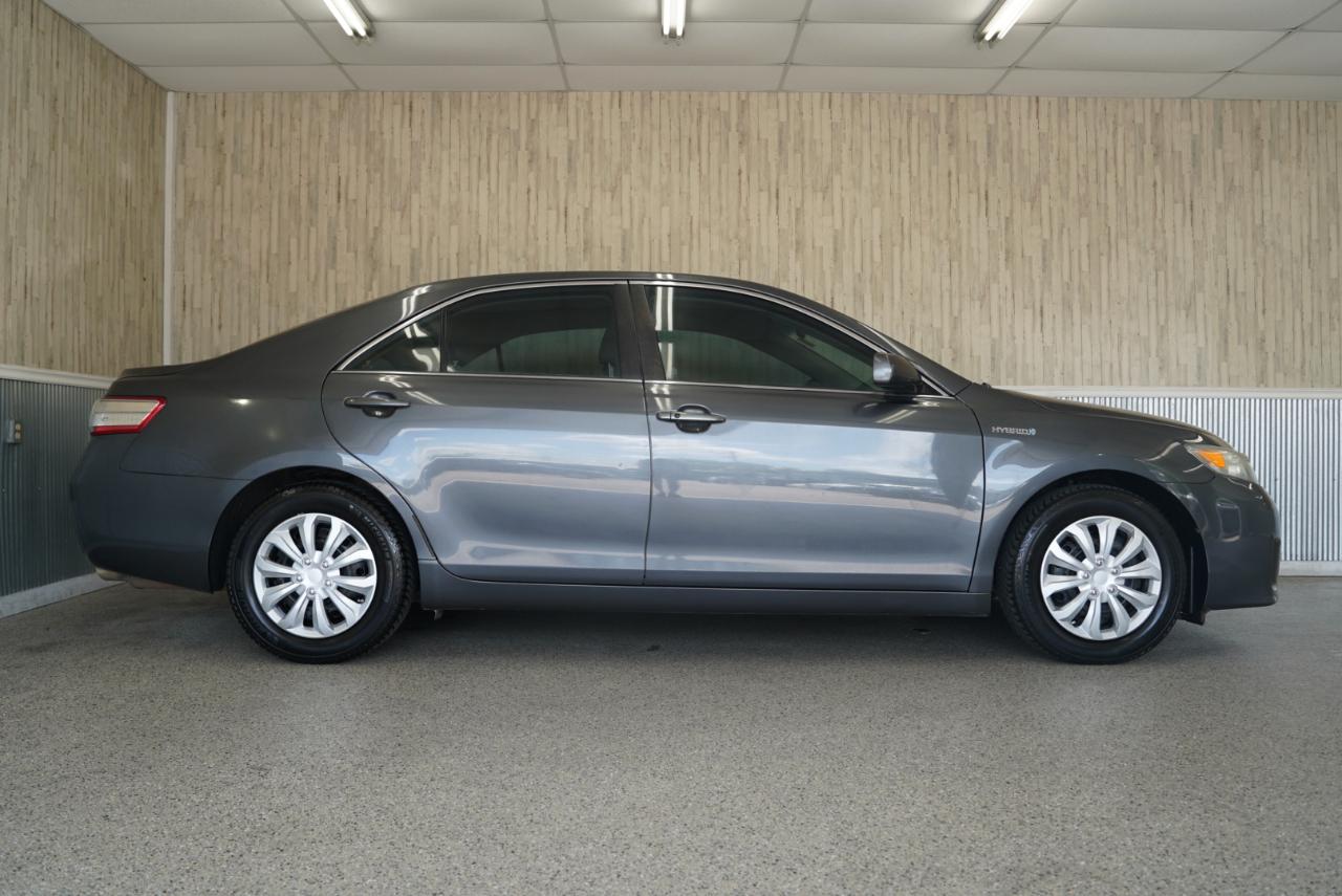 Toyota Camry Hybrid LE 2011
