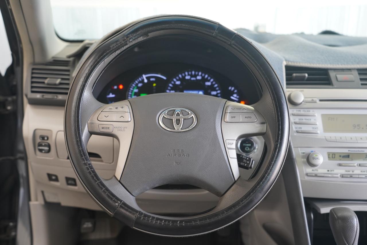 Toyota Camry Hybrid LE 2011