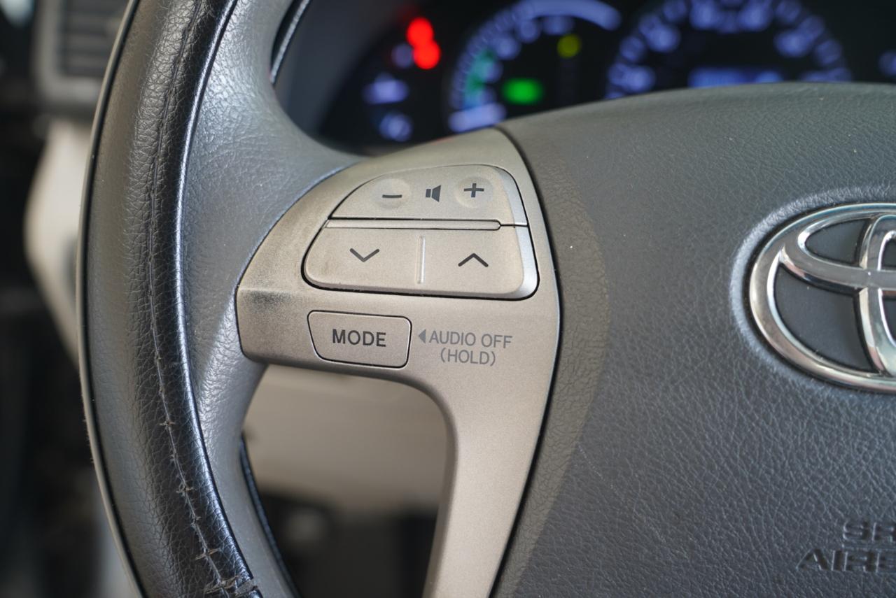 Toyota Camry Hybrid LE 2011