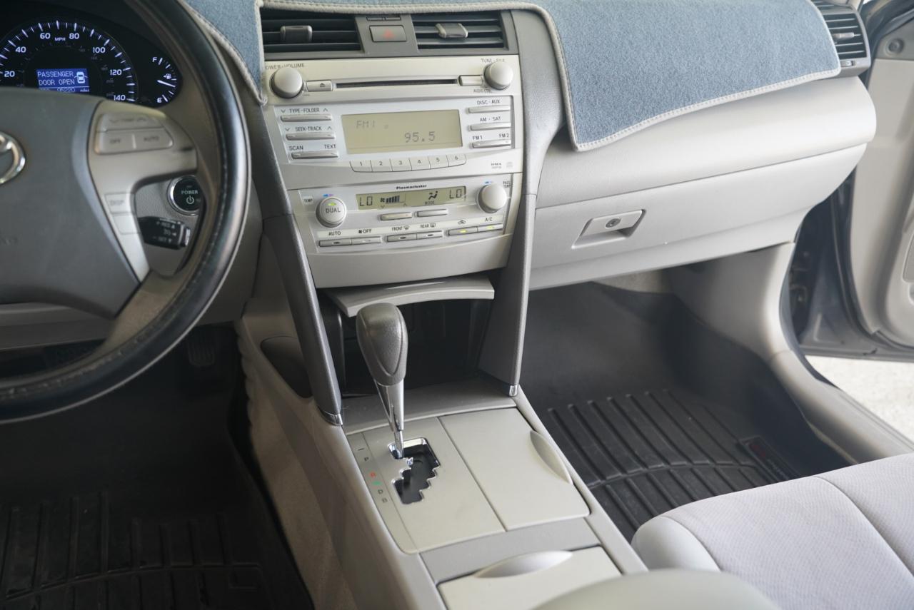 Toyota Camry Hybrid LE 2011