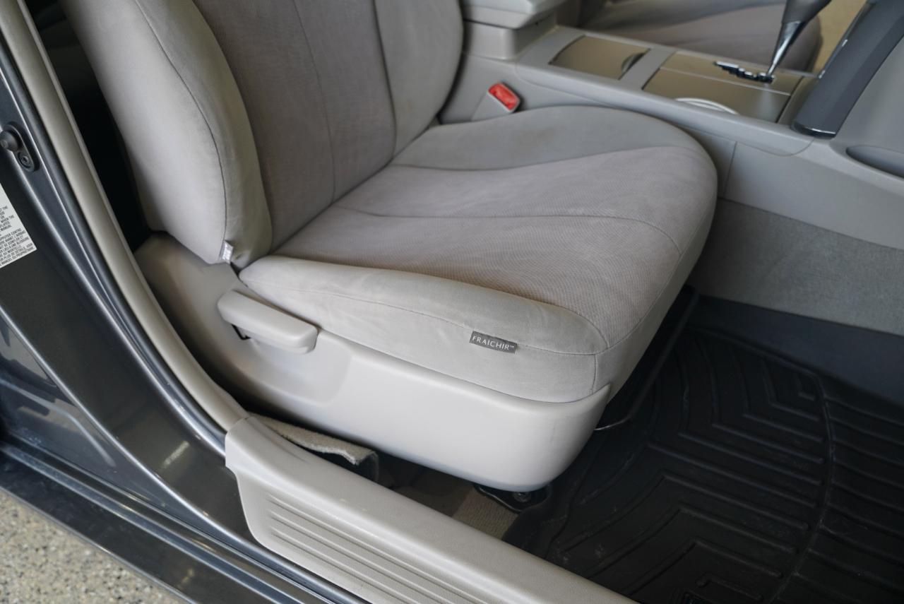 Toyota Camry Hybrid LE 2011