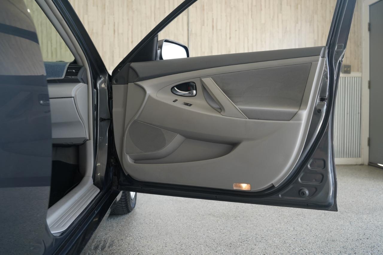 Toyota Camry Hybrid LE 2011