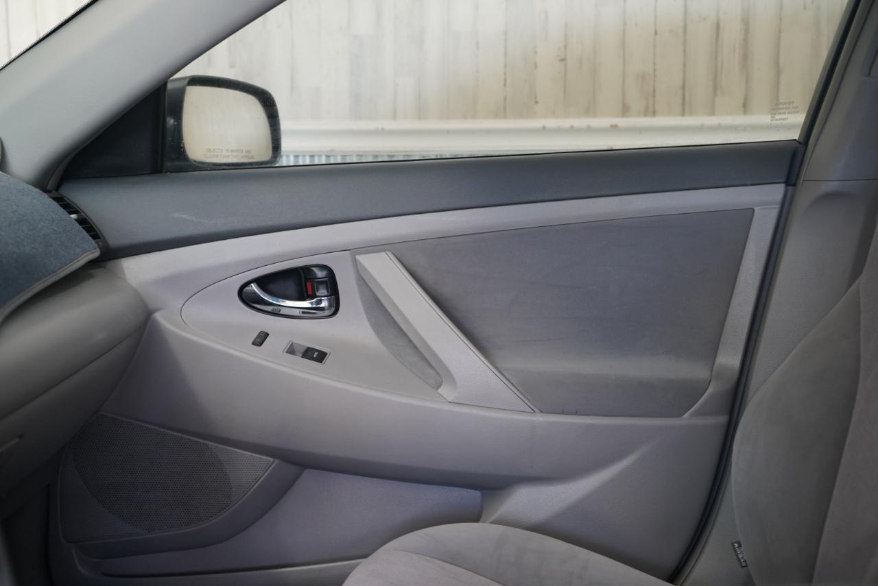 Toyota Camry Hybrid LE 2011