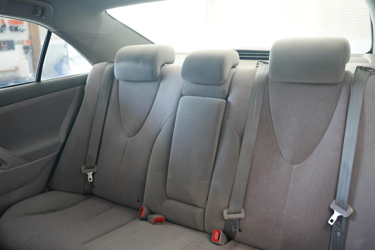 Toyota Camry Hybrid LE 2011