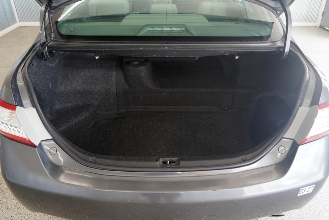 Toyota Camry Hybrid LE 2011