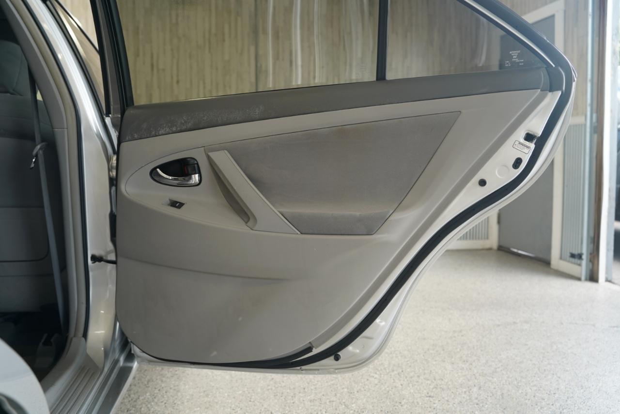 Toyota Camry LE 2010