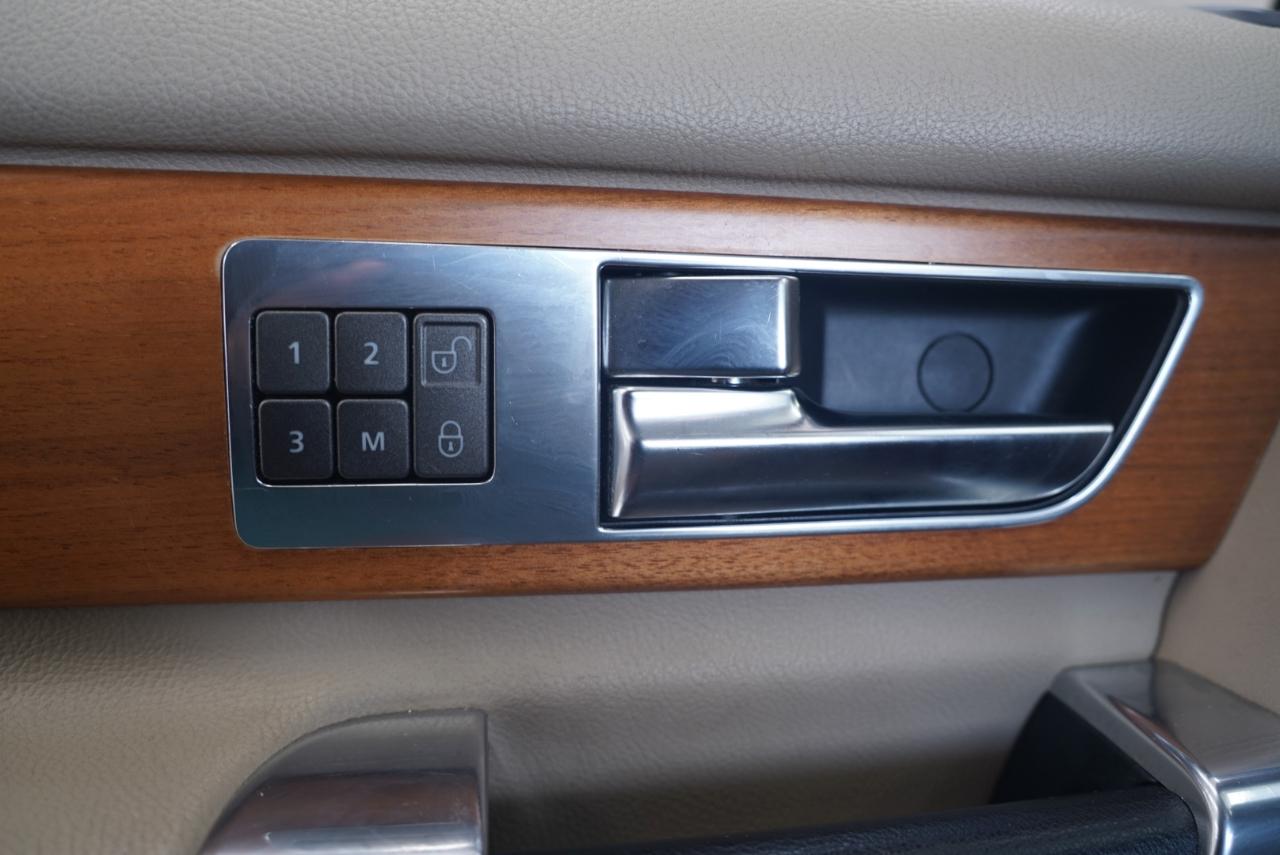 Land Rover LR4 4WD 4dr LUX 2012