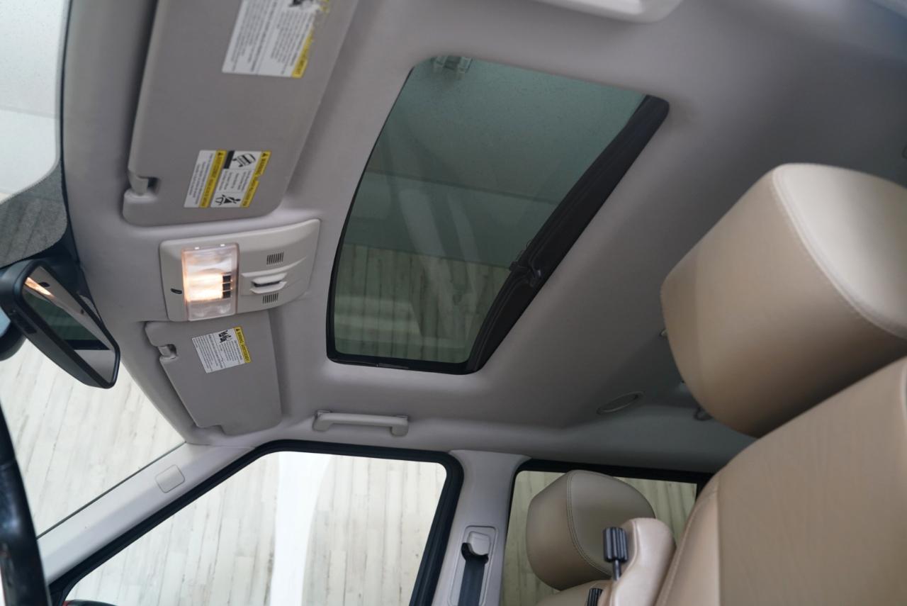 Land Rover LR4 4WD 4dr LUX 2012