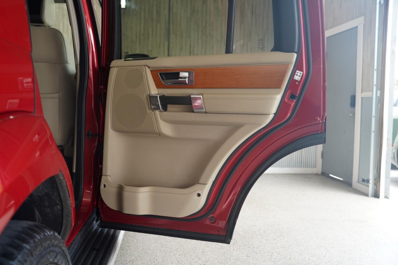Land Rover LR4 4WD 4dr LUX 2012