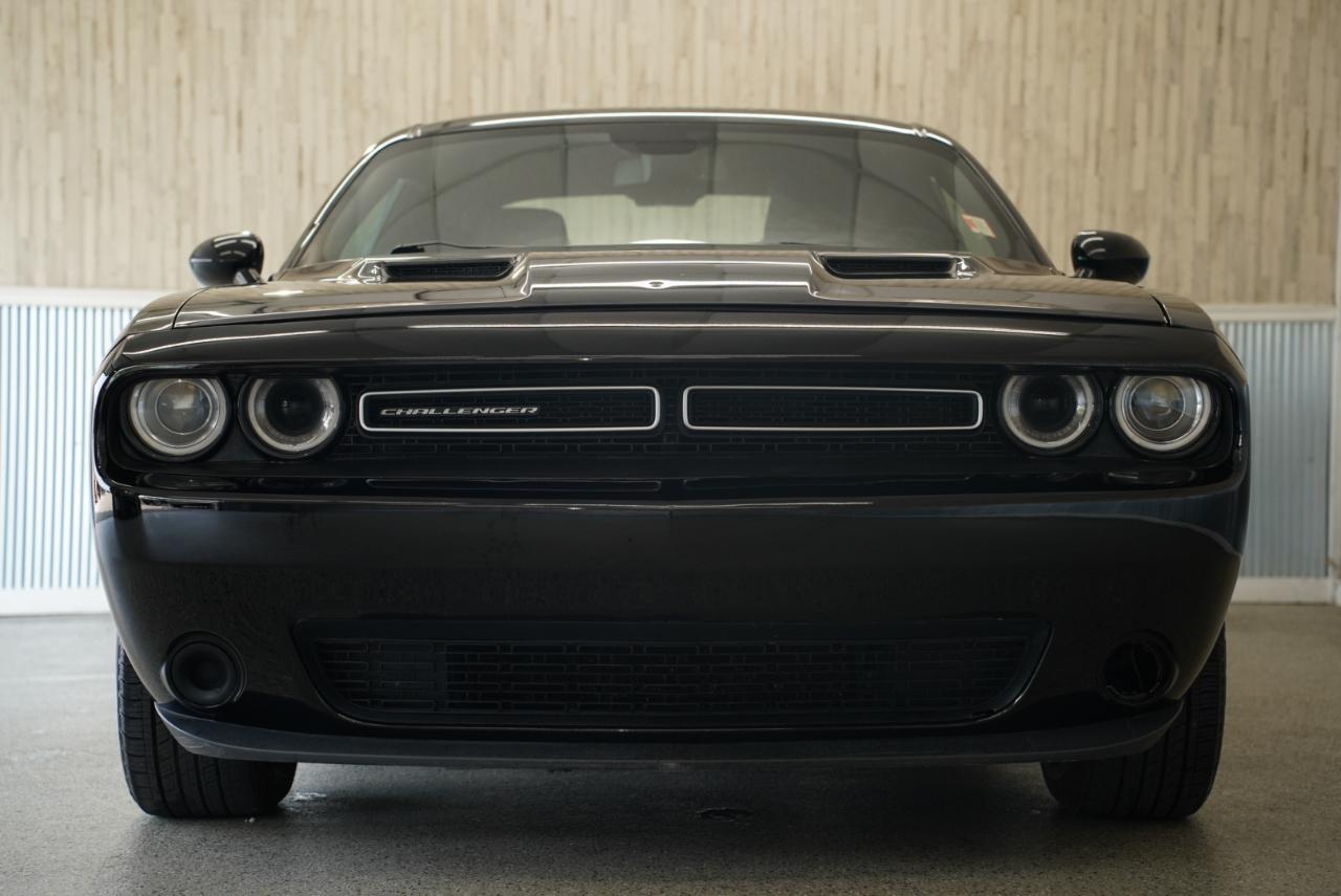 Dodge Challenger SXT RWD 2019