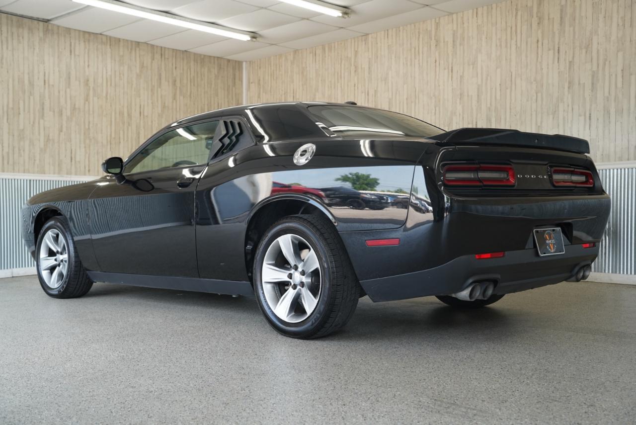 Dodge Challenger SXT RWD 2019